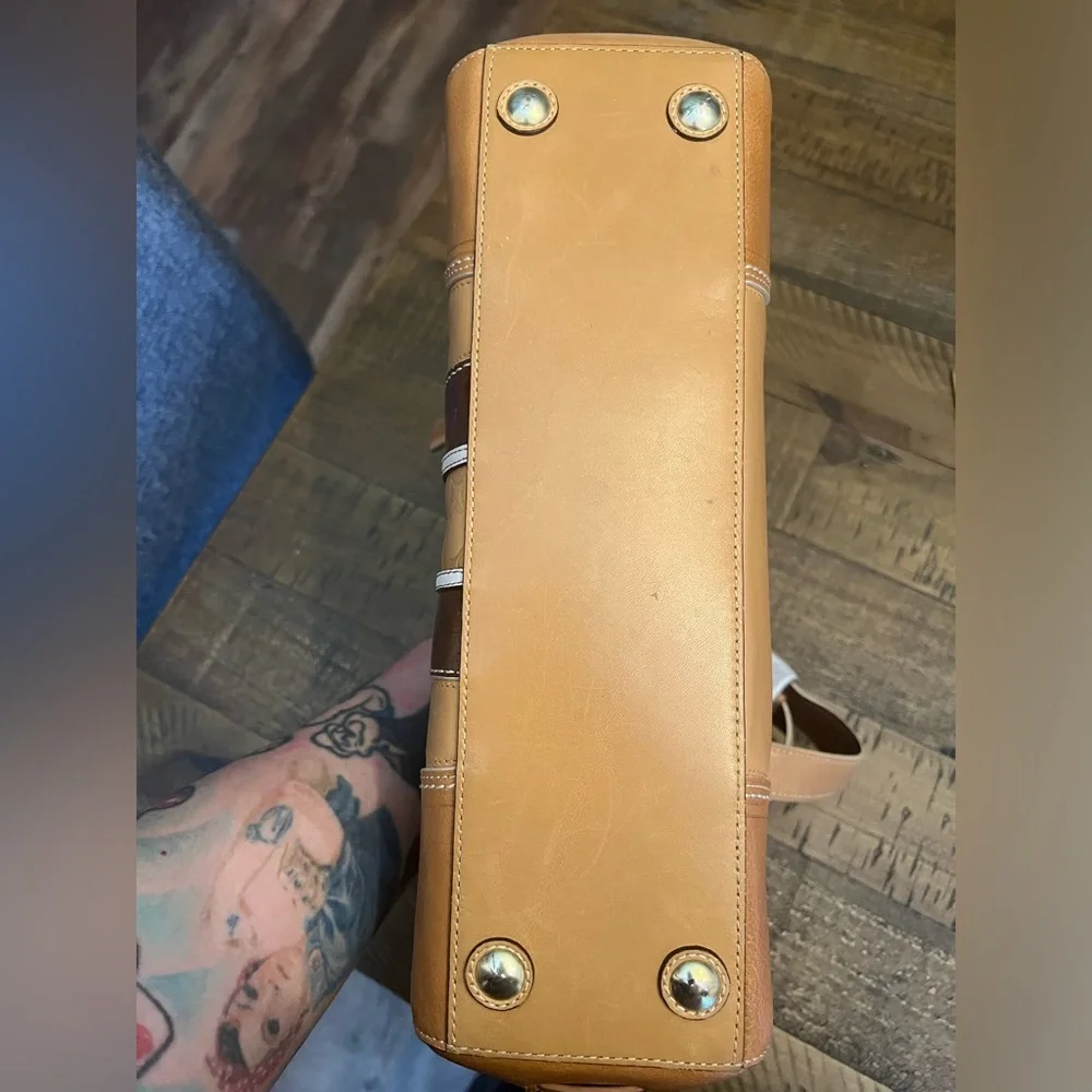Coach Tan and Brown Leather Shoulder Bag with Turnlock Closure - Picture 6 of 13